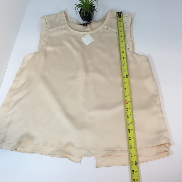 ✨TCEC✨CREAM SLEEVELESS TOP - Picture 14 of 15